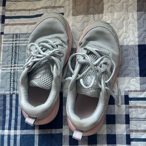 Under Armour Kids Sneakers in Gray and Pink